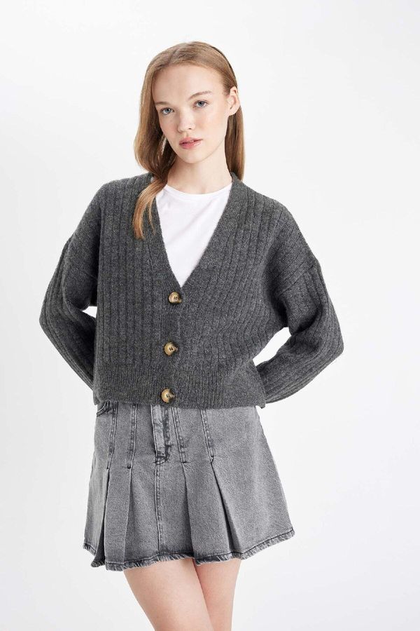 DEFACTO DEFACTO Regular Fit V Neck Basic Plain Buttoned Knitwear Cardigan