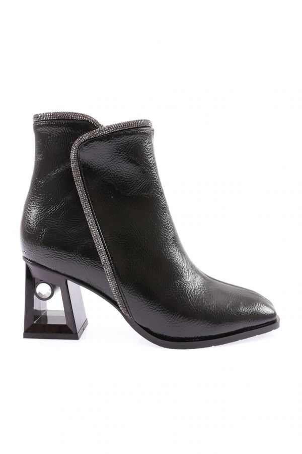 DGN DGN 844-22K Women's Brooch Accessory Heeled Boots.