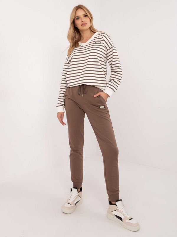 Fashionhunters Ecru-brown tracksuit with striped sweatshirt