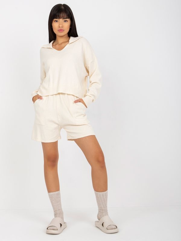 Fashionhunters Ecru Knitted Casual Set with Shorts