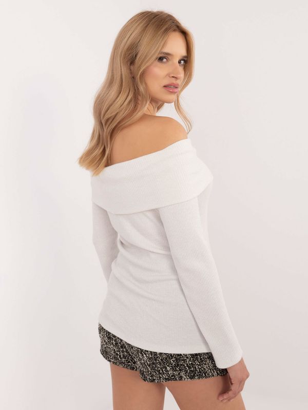 Fashionhunters Ecru Tight-fitting sweater