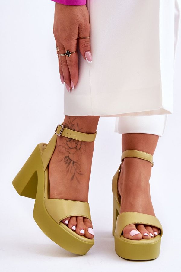 Kesi Fashionable sandals on massive heels Lime Karmine