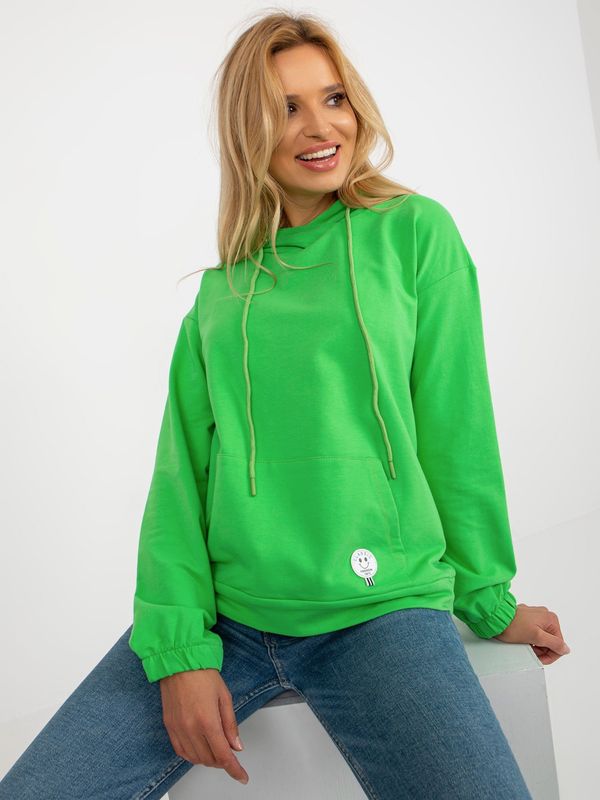 Fashionhunters Green kangaroo sweatshirt with patch