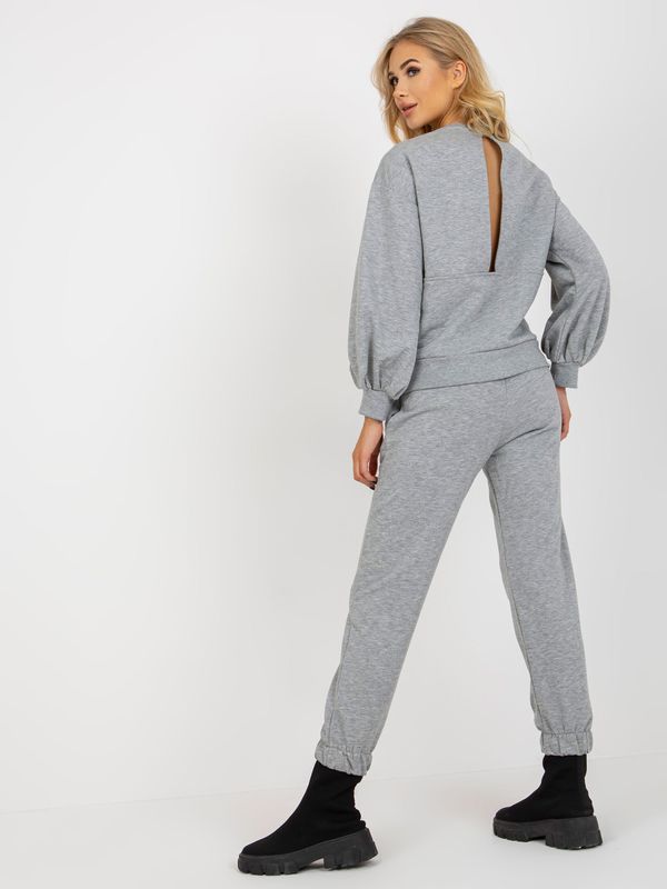 Fashionhunters Grey women's casual set with sweatshirt and trousers