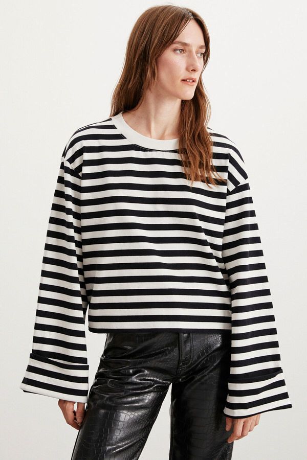 GRIMELANGE GRIMELANGE Nelda Women's Crew Neck Long Wide Sleeve Striped Black - White T-shirt