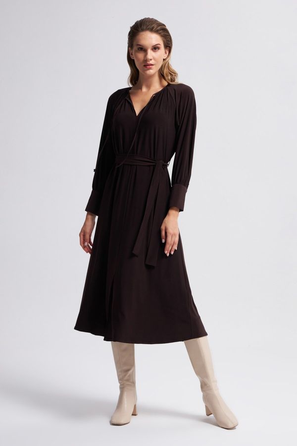Gusto Gusto Long Dress With Pleated Collar - Brown
