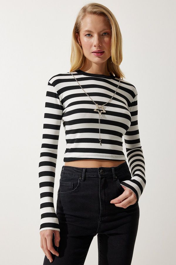 Happiness İstanbul Happiness İstanbul Women's Black and White Detachable Necklace Striped Crop Knitted Blouse