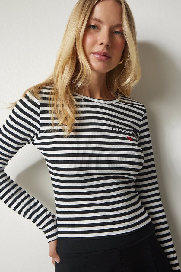 Happiness İstanbul Happiness İstanbul Women's Black And White Embroidery Striped Ribbed Knitted Crop Blouse