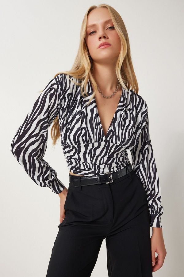 Happiness İstanbul Happiness İstanbul Women's Black and White Zebra Patterned Wrap Collar Gathered Knitted Blouse