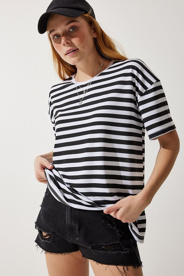 Happiness İstanbul Happiness İstanbul Women's Black Crew Neck Striped Oversize Knitted T-Shirt