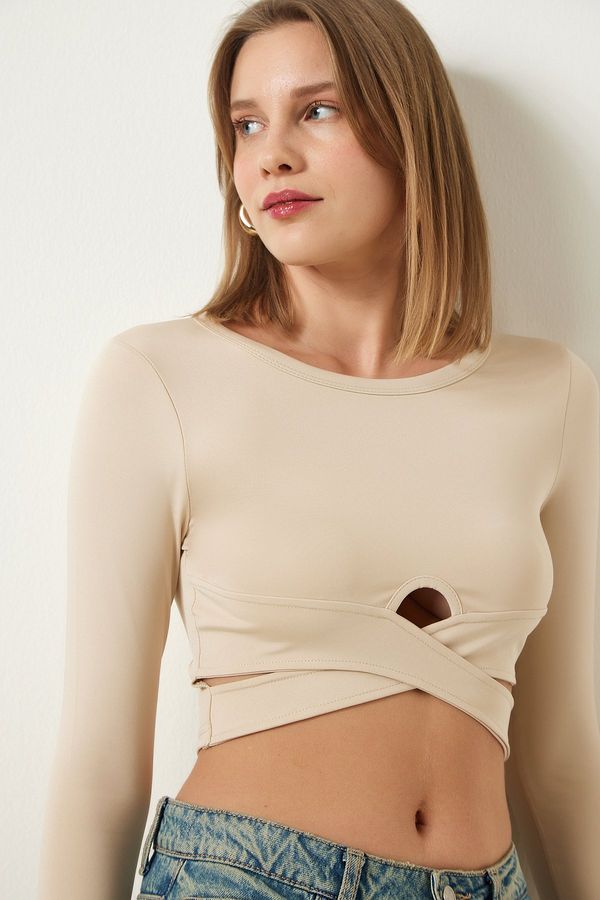 Happiness İstanbul Happiness İstanbul Women's Cream Cut Out Detailed Crop Blouse