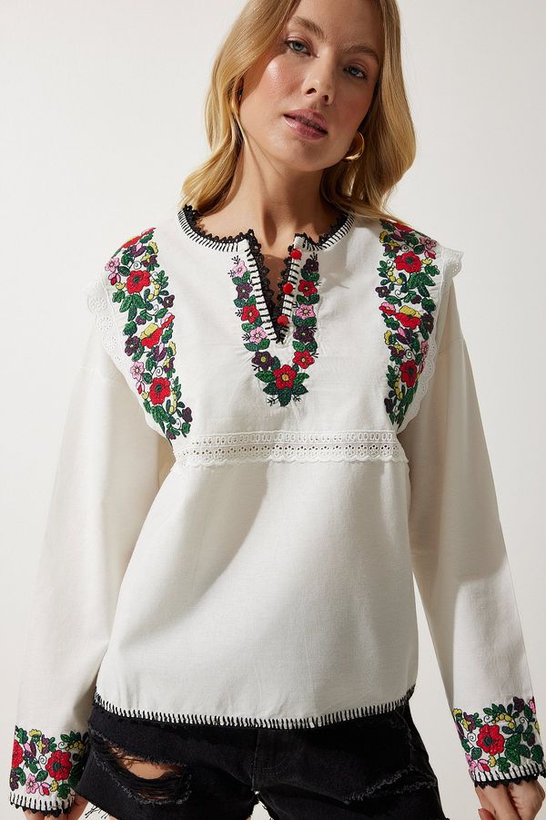 Happiness İstanbul Happiness İstanbul Women's Cream Floral Embroidered Scalloped Linen Blouse