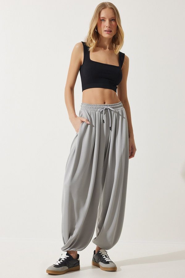 Happiness İstanbul Happiness İstanbul Women's Gray Pleated Comfortable Modal Baggy Trousers