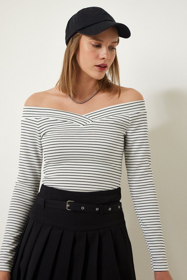 Happiness İstanbul Happiness İstanbul Women's White Asymmetric Collar Striped Wrap Knitted Blouse