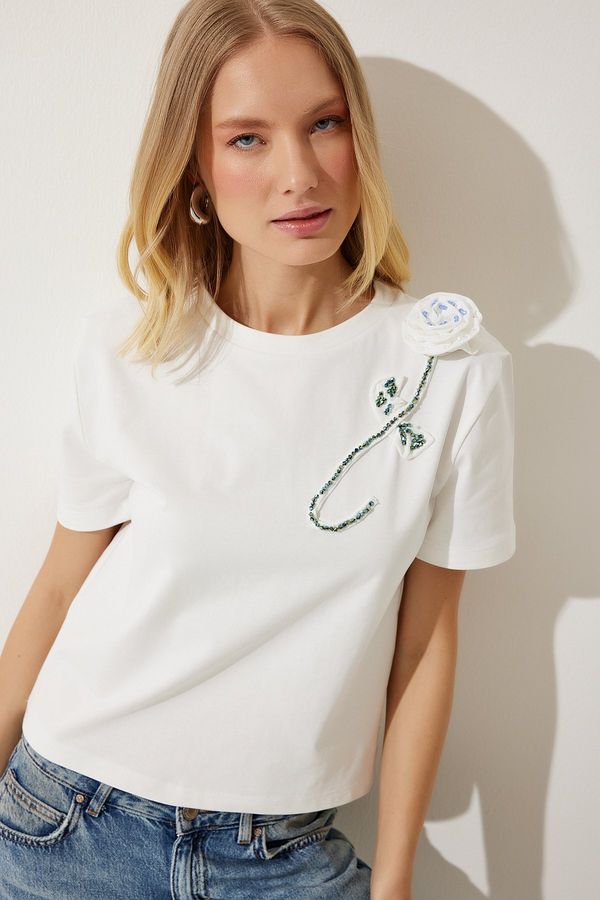 Happiness İstanbul Happiness İstanbul Women's White Beaded Flower Detailed Knitted T-Shirt