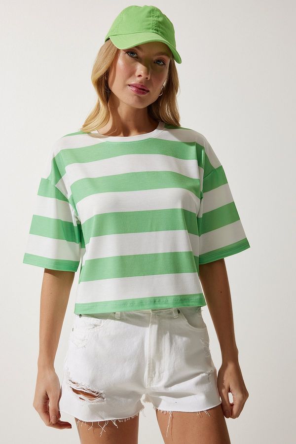 Happiness İstanbul Happiness İstanbul Women's White Green Crew Neck Striped Crop Knitted T-Shirt
