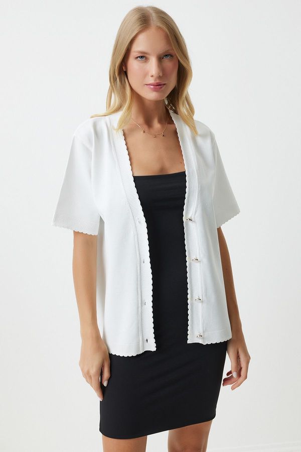 Happiness İstanbul Happiness İstanbul Women's White Stylish Buttoned Seasonal Knitwear Cardigan