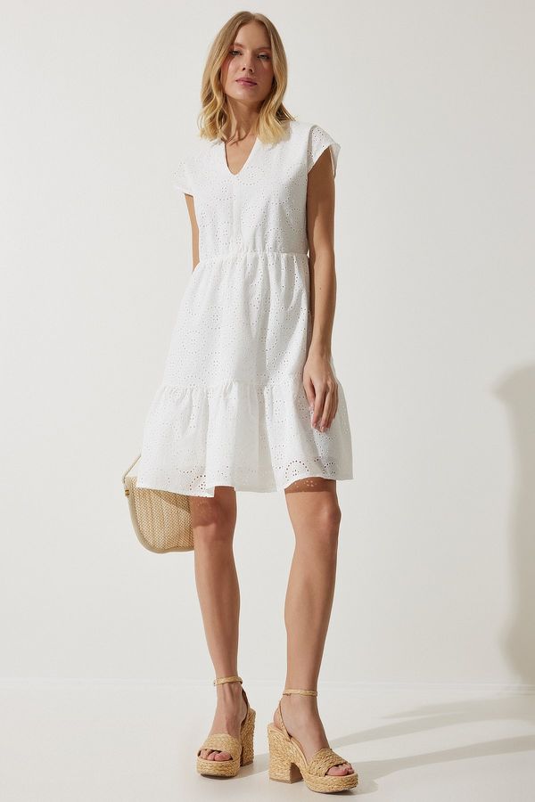 Happiness İstanbul Happiness İstanbul Women's White V-Neck Scalloped Flared Dress