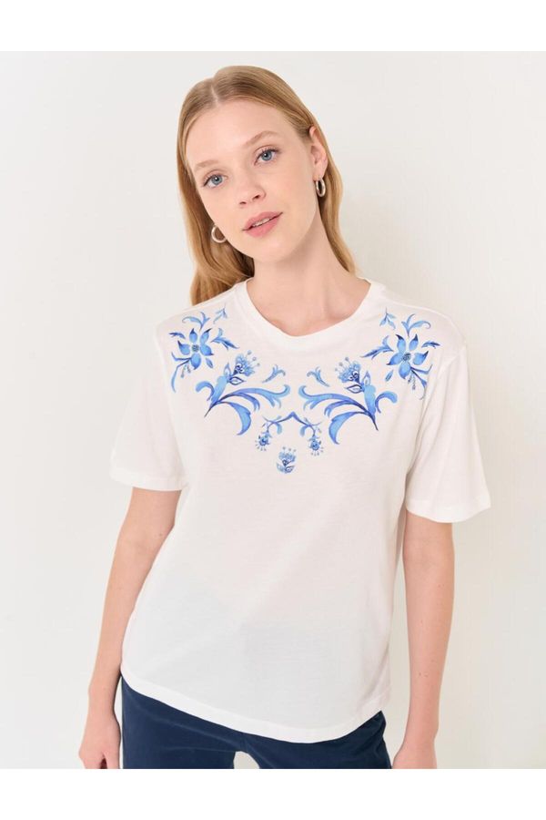 Jimmy Key Jimmy Key White Short Sleeve Embroidered Floral Detail T-Shirt.