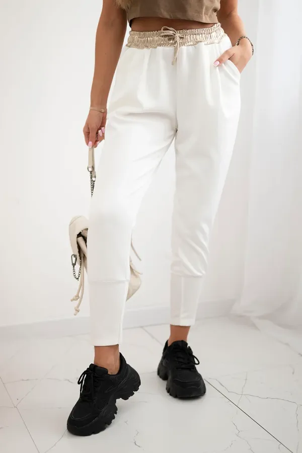 Kesi Włoski Kesi Włoski Butter-soft pants with a golden waistband cuff ecru