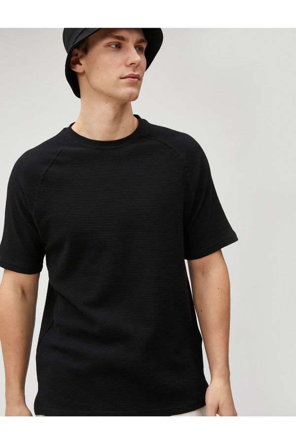 Koton Koton Basic T-Shirt Crew Neck Textured Raglan Sleeve Detail