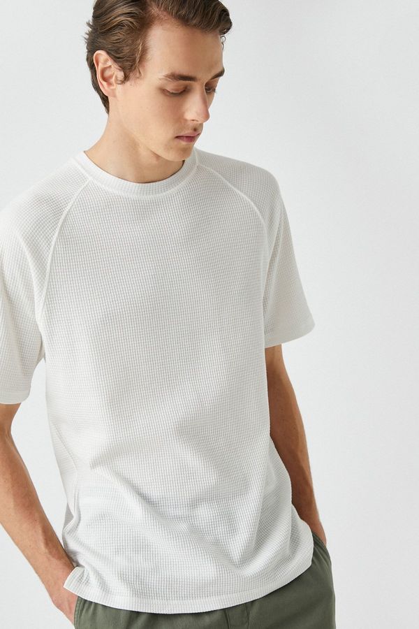 Koton Koton Basic T-Shirt Crew Neck Textured Raglan Sleeve Detailed