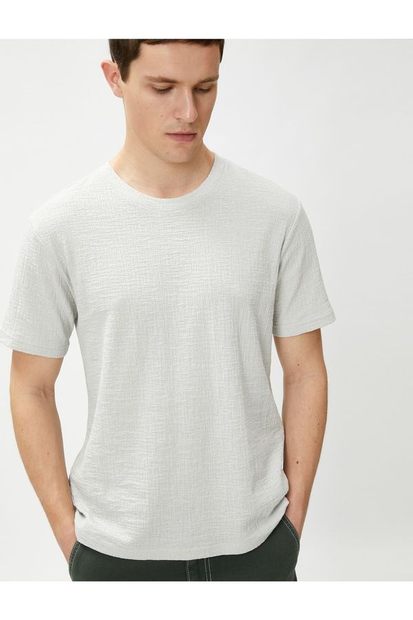 Koton Koton Basic T-Shirt. Textured Crew Neck Slim Fit Cotton.