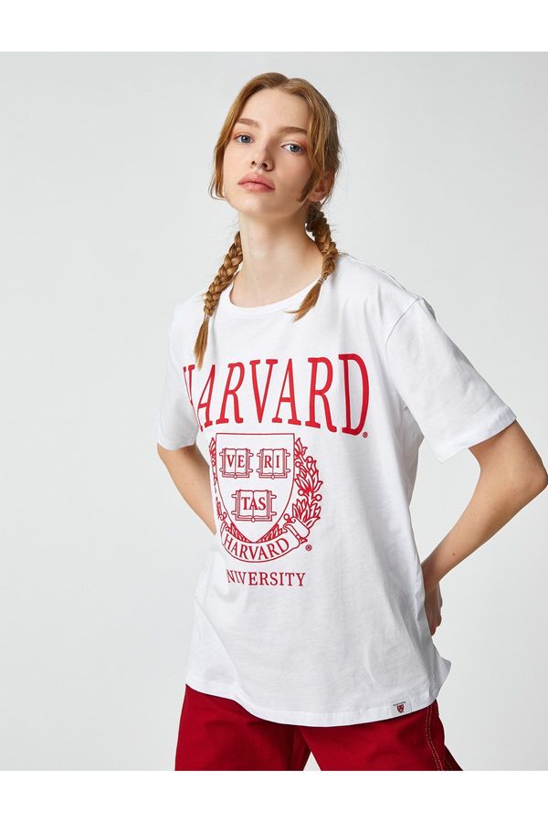 Koton Koton Harvard T-shirt with a Printed Licensed Short Sleeve Crew Neck.