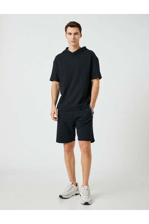 Koton Koton Lace-Up Shorts with Zipper Pocket Detail, Slim Fit.
