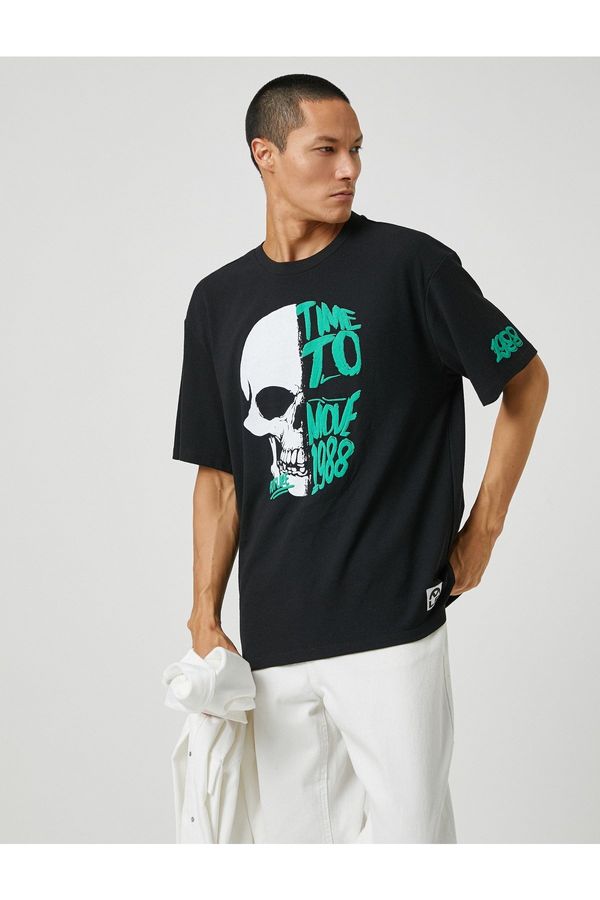Koton Koton Oversized T-Shirt with a Skull Print Crew Neck Short Sleeved.
