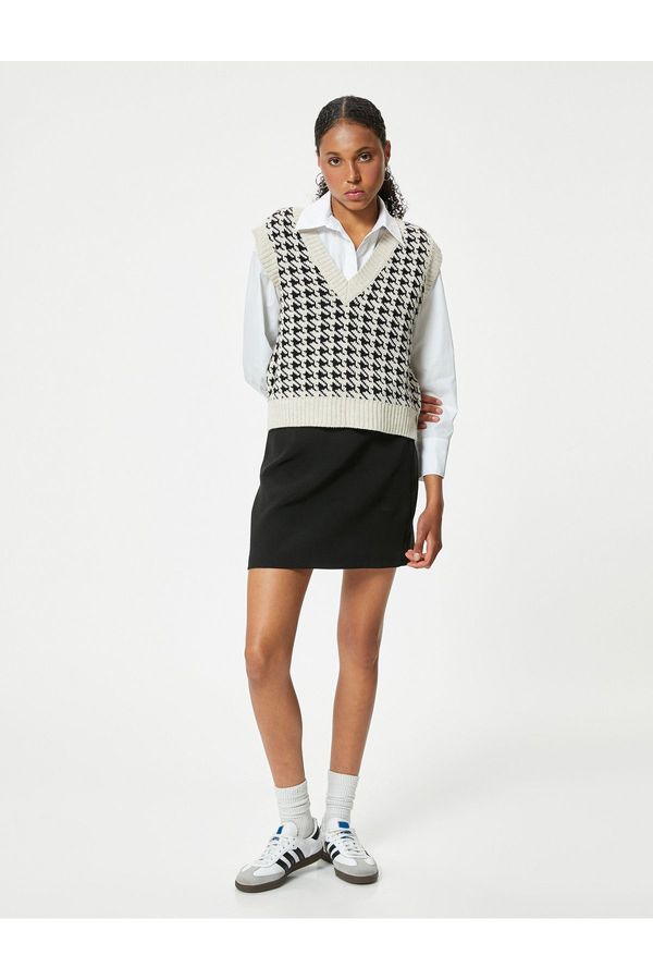 Koton Koton Sleeveless Knitted Sweater V-Neck Houndstooth Patterned