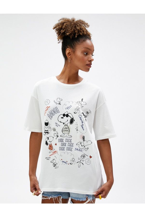Koton Koton Snoopy Oversized Printed Licensed Crew Neck Short Sleeved Snoopy T-Shirt.