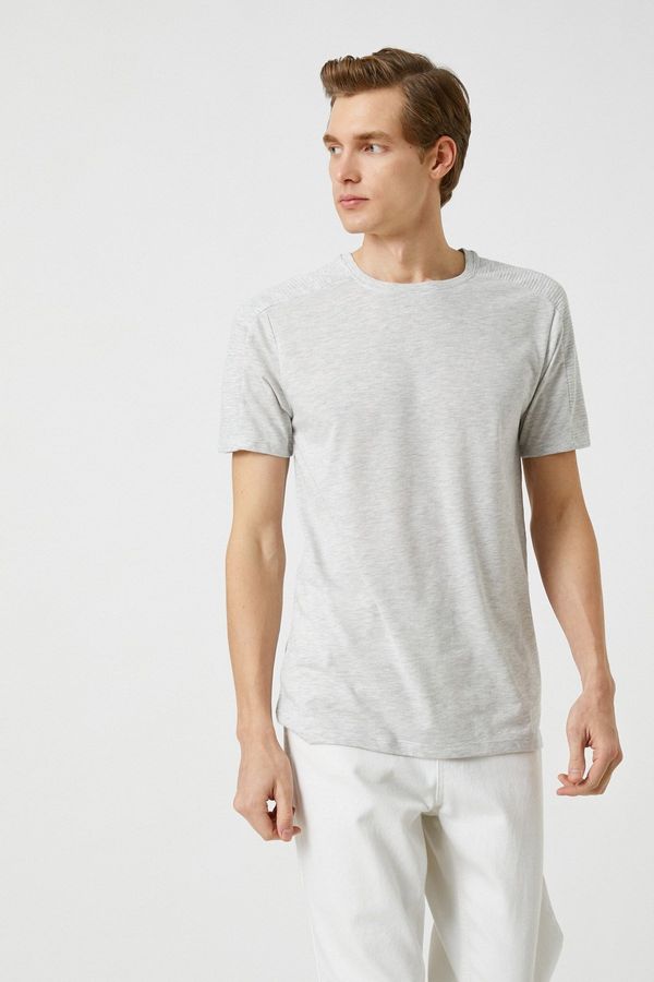 Koton Koton T-Shirt with a Crew Neck, Textured Short Sleeves, Slim Fit.