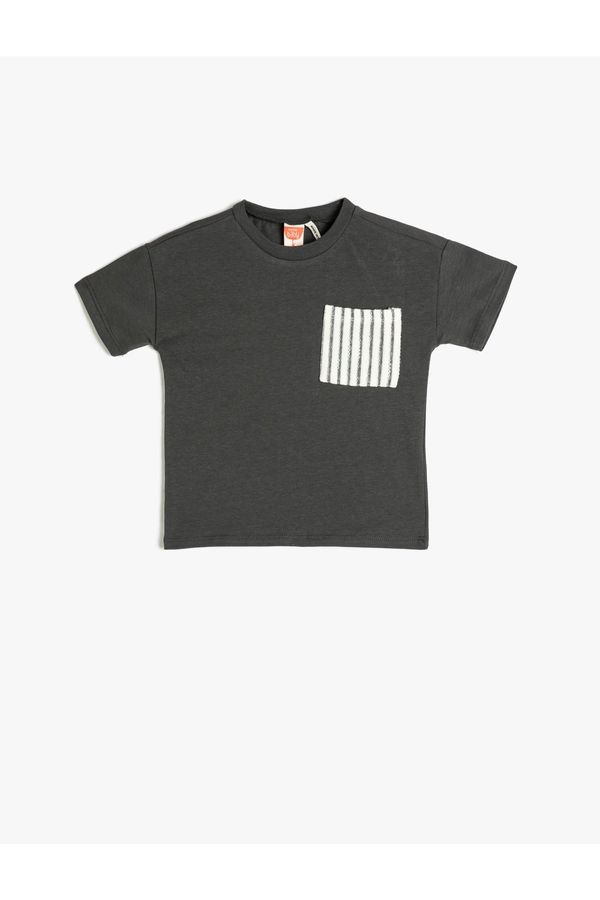 Koton Koton T-shirt with Short Sleeves, Crew Neck Single Pocket Detail, Cotton.
