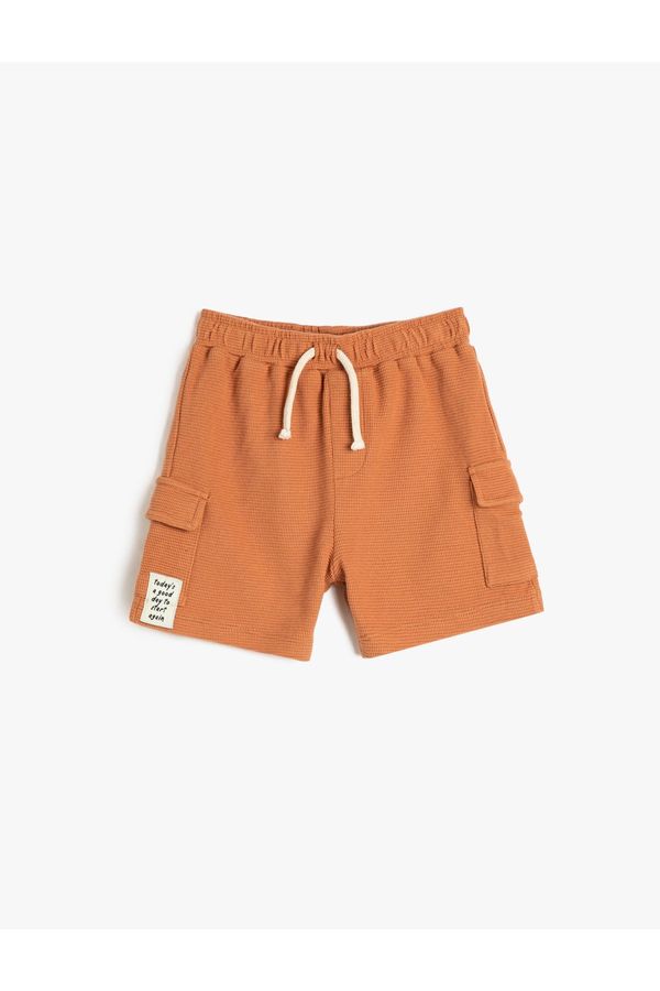 Koton Koton The shorts are tied at the waist, elasticized, side pockets, textured cotton.