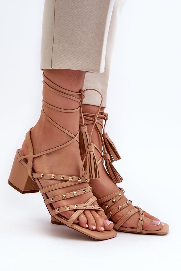 Kesi Lace-up low-heeled sandals decorated with Camel Chrisele studs