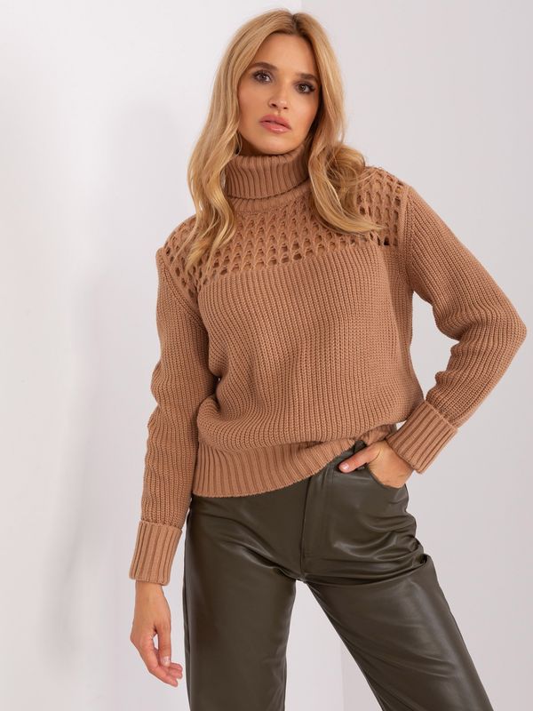 Fashionhunters Lady's camel sweater with turtleneck