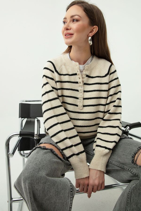 Lafaba Lafaba Women's Ecru Collar Buttonhole Turtleneck Striped Knitwear Sweater