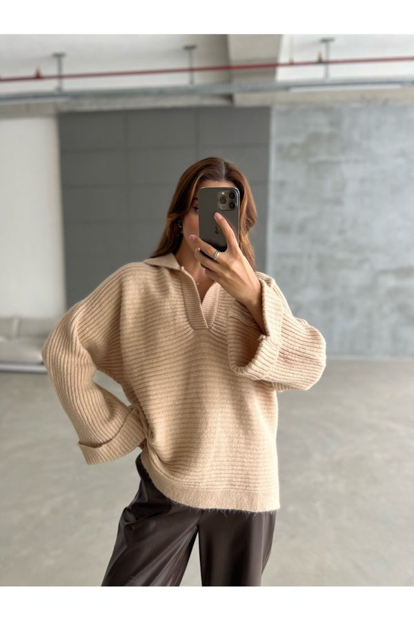 Laluvia Laluvia Beige Self-Sleeve Plaid Sweater