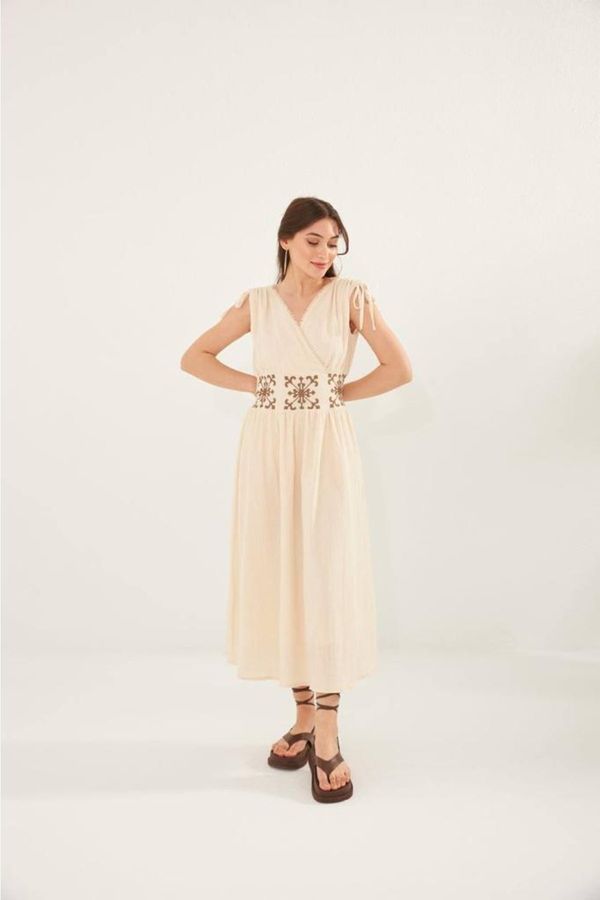 Laluvia Laluvia Front Embroidered Lined Dress