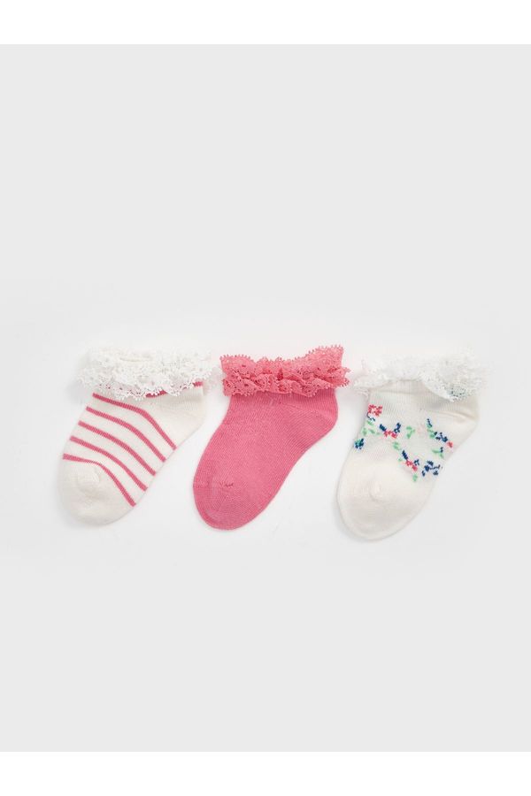 LC Waikiki LC Waikiki 3-Piece Patterned Baby Girl Booties Socks