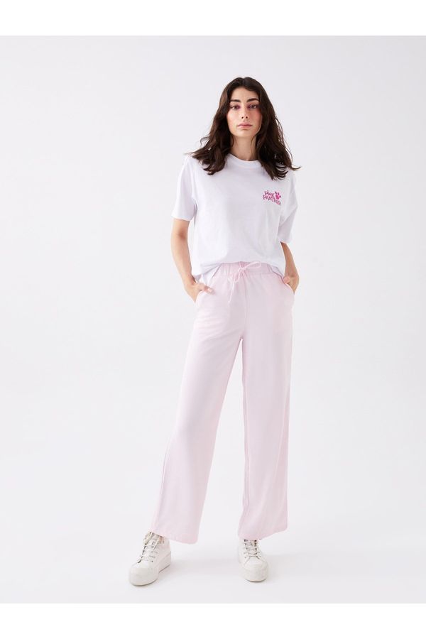 LC Waikiki LC Waikiki Women's Trousers with an elastic waist, comfortable fit and straight pockets.