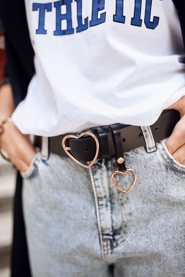 FASARDI Leather belt with heart-shaped buckle in black