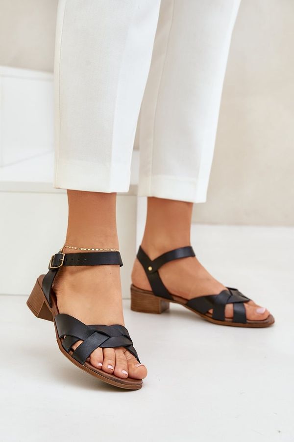 Zazoo Leather Sandals On A Delicate Heel Zazoo