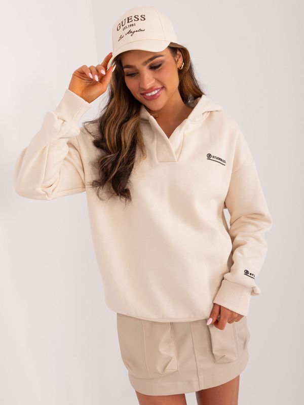 Fashionhunters Light beige women's sweatshirt with insulation