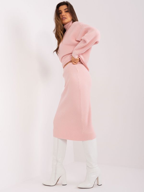 Fashionhunters Light pink ribbed knit skirt