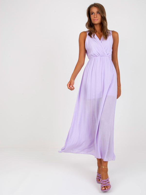 Fashionhunters Light purple maxi dress with clutch neckline OCH BELLA
