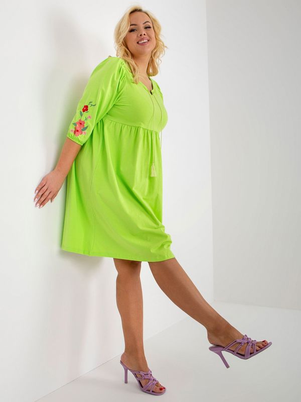 Fashionhunters Lime green dress of larger size with embroidered flowers