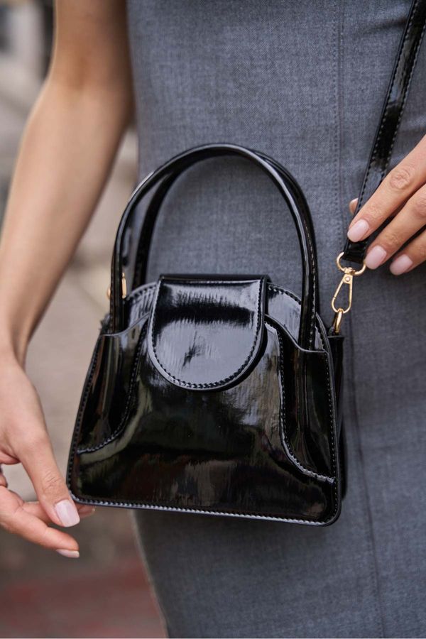 Madamra Madamra Black Patent Leather Women's Clamshell Mini City Bag