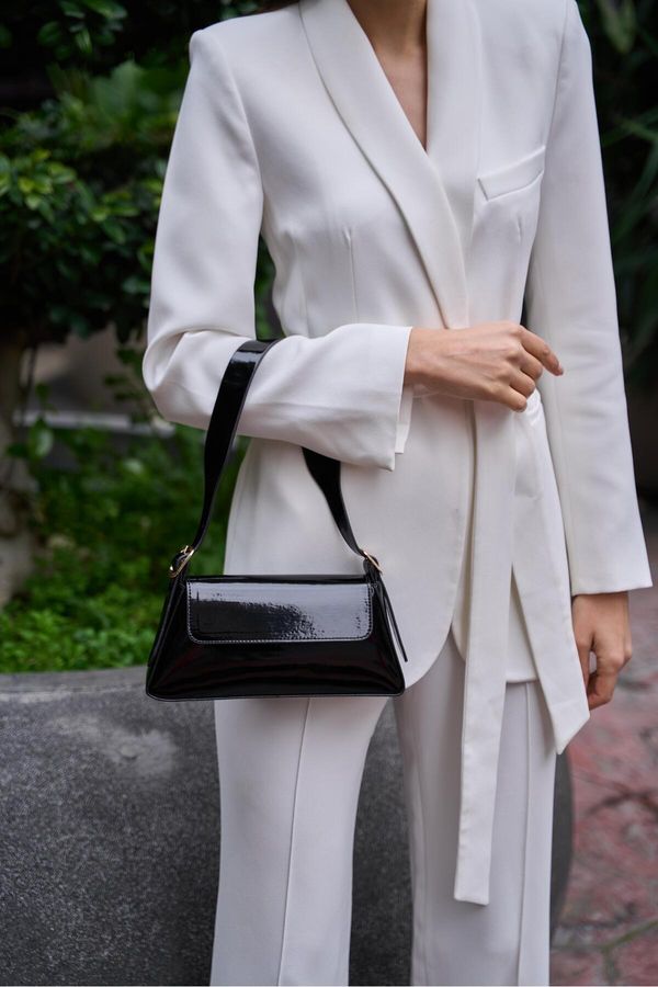 Madamra Madamra Black Shiny Patent Leather Women's Alba Simple Design Clamshell Clutch Bag -